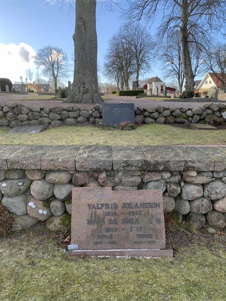 Grave number: SÖ F    70, 71