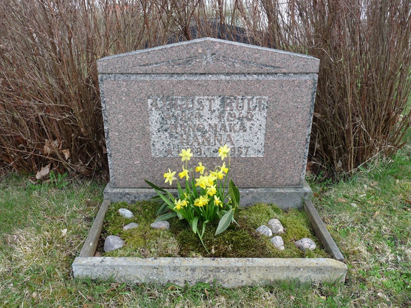Grave number: LE 4   45