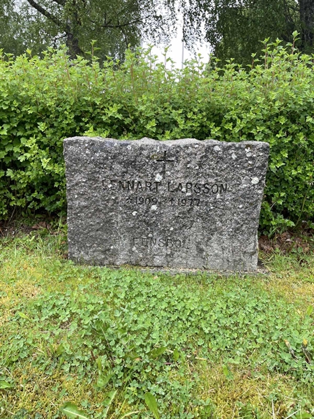 Grave number: 2 12 31-32