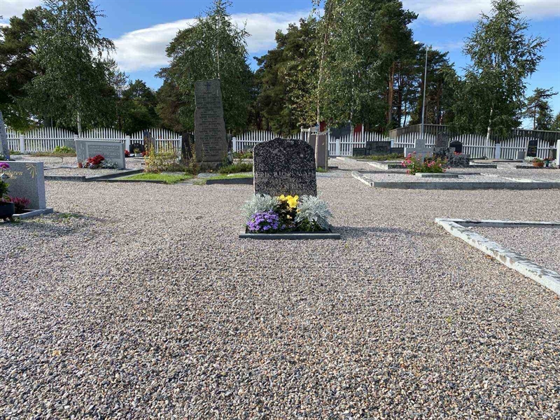 Grave number: 2 06   132B
