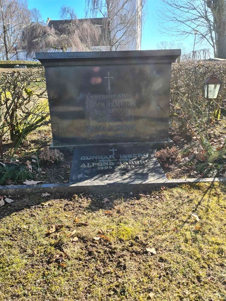 Hautatunnus: Ä N H 135, 136