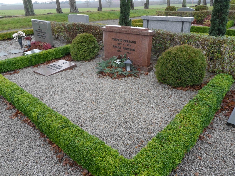 Grave number: ÖTN NVK2    48, 49, 50