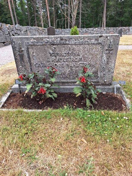 Grave number: 3 01   77