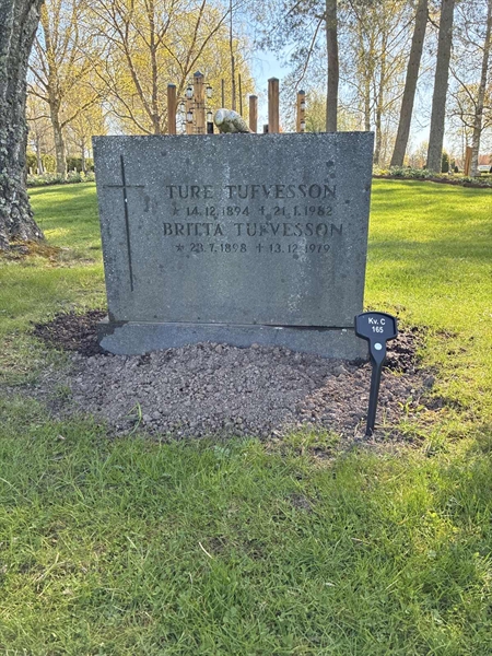 Hautatunnus: 22 C   165