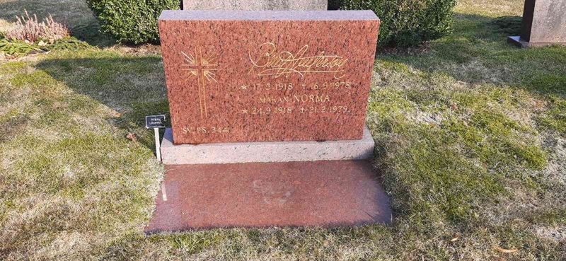 Grave number: NK 1   107, 108