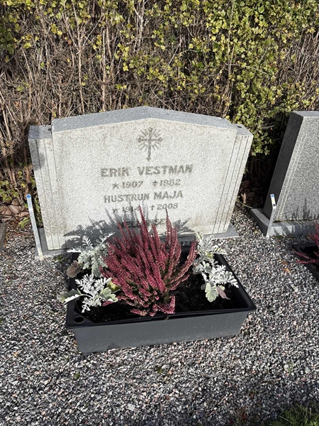 Grave number: 4 N ND    69