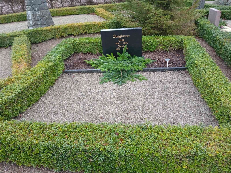 Grave number: Si J   131, 132