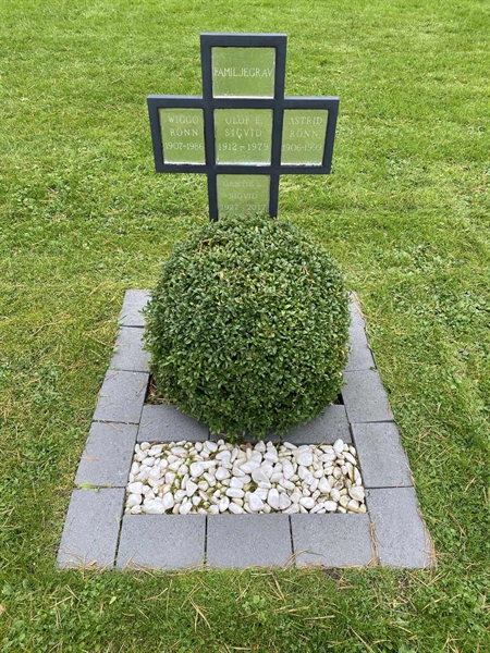 Hautatunnus: 2 E   130