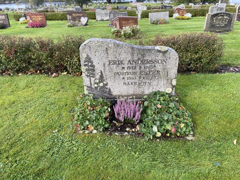 Grave number: 4 Öv 18   157-158