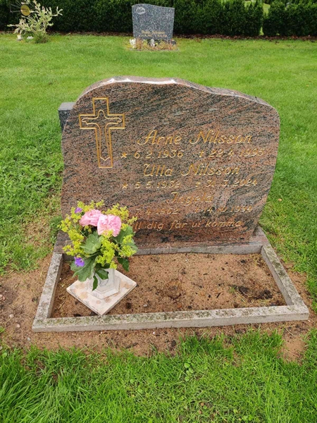 Grave number: VK F    62, 63, 64