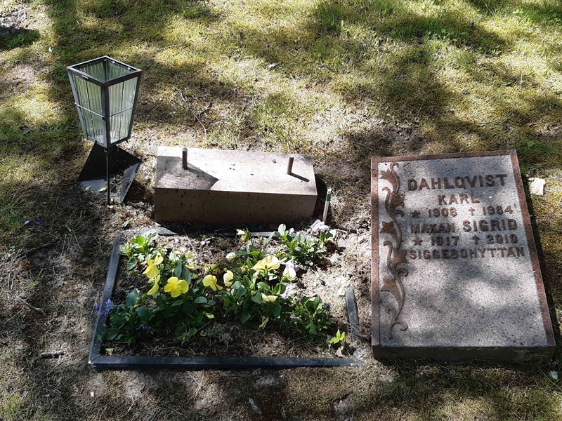 Grave number: KA 15    52