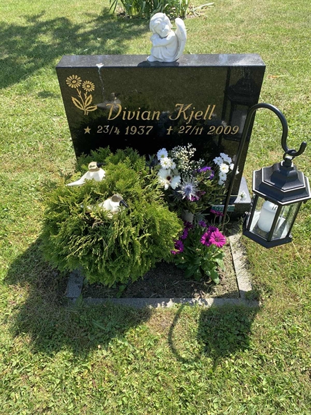 Grave number: R 07   112