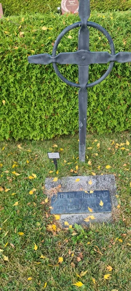 Grave number: M H   33, 34
