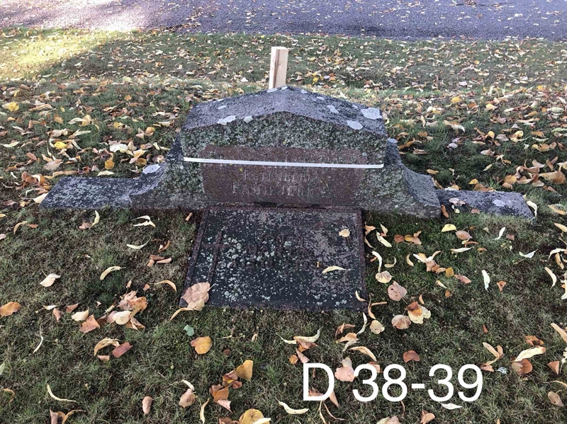 Grave number: AK D    38, 39