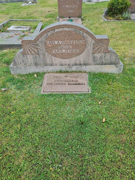 Grave number: F 03   124, 125