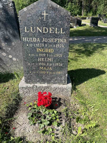Grave number: N 5 2 297