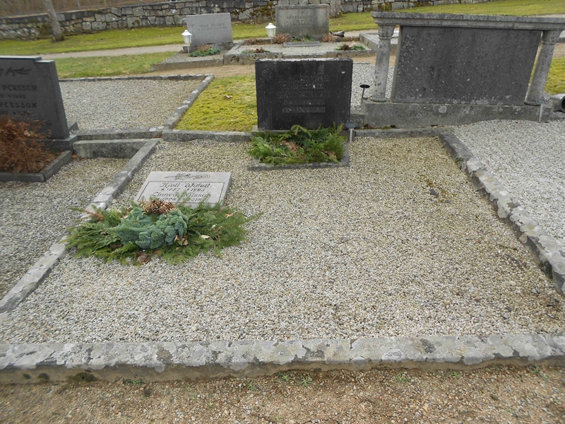 Grave number: NÅ M5    35, 36