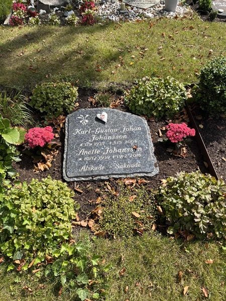 Grave number: NK Urn XVIII    50