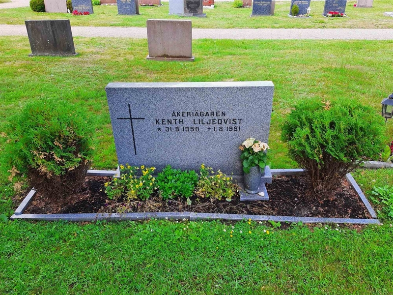 Grave number: M1 R    66, 67