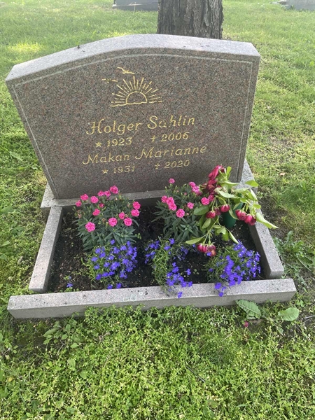 Grave number: H 8    69-70