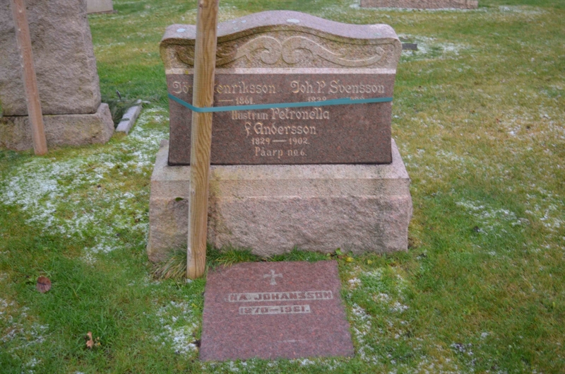 Grave number: TR 2B   227d