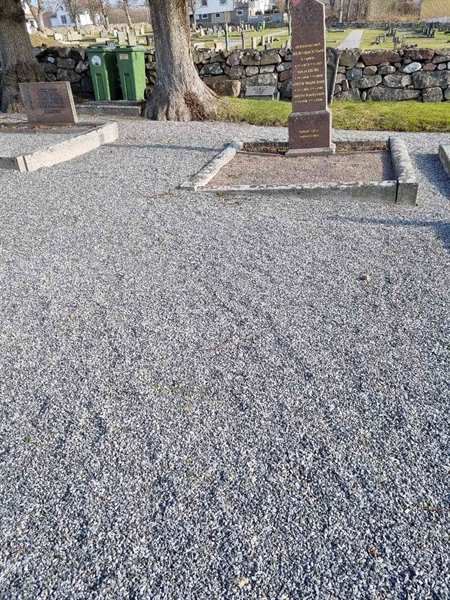 Grave number: TG 005 0812, 0813