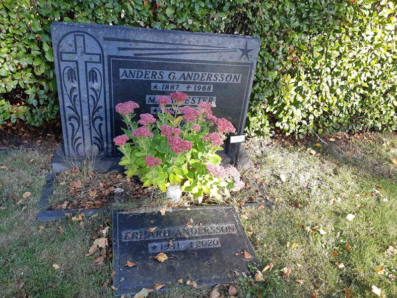 Grave number: Fr 7    32-33