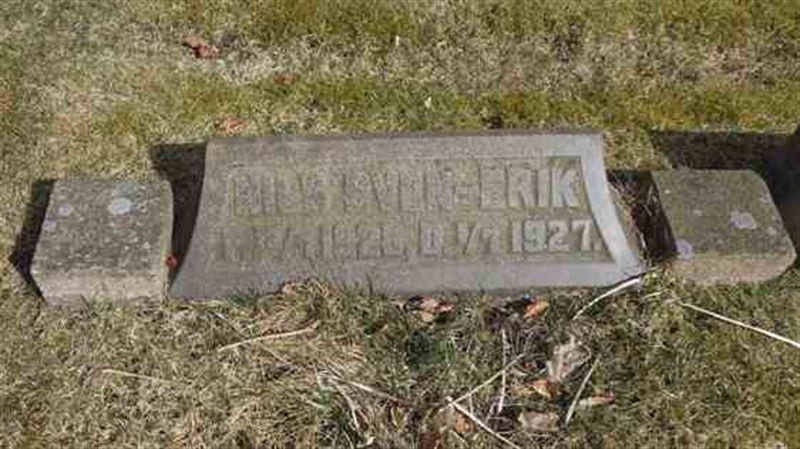 Grave number: SN D    33