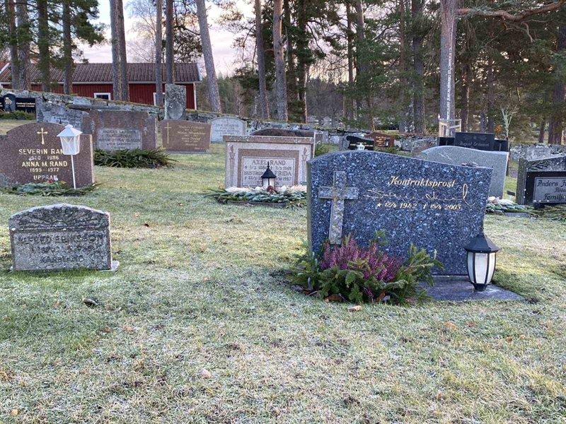 Grave number: 10 Ös 03    85-86