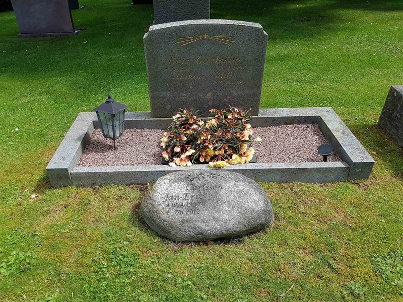 Grave number: 01  2037