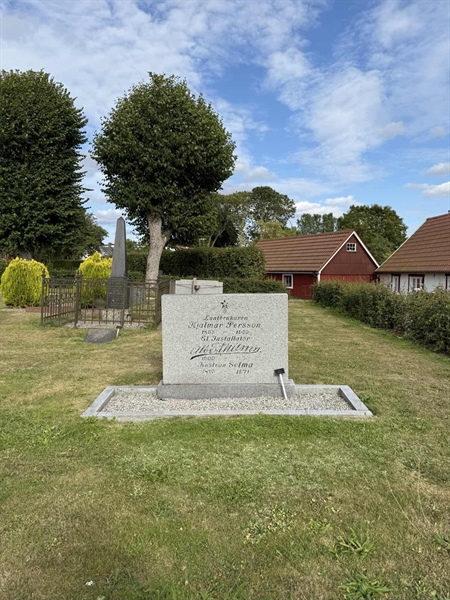 Grave number: ON C   380, 381