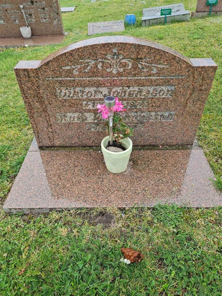 Grave number: F 02   325, 326