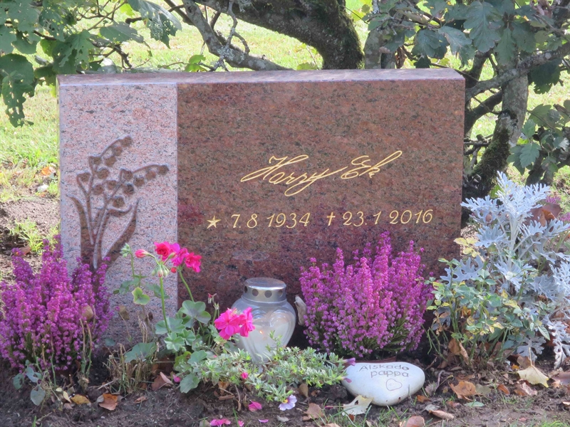 Grave number: HK J    17, 18