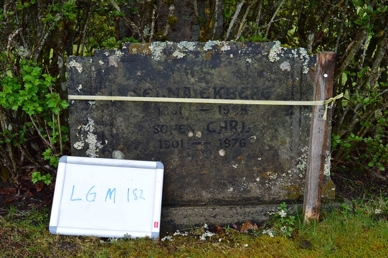Grave number: LG M   182