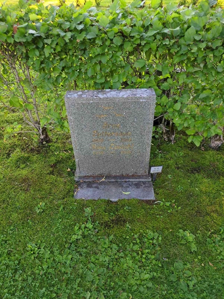 Grave number: 1 10    25-27