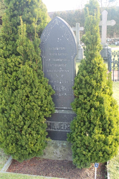 Grave number: ÖKK 6   208, 209, 210, 211