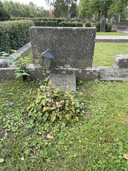 Grave number: 1 U   503A