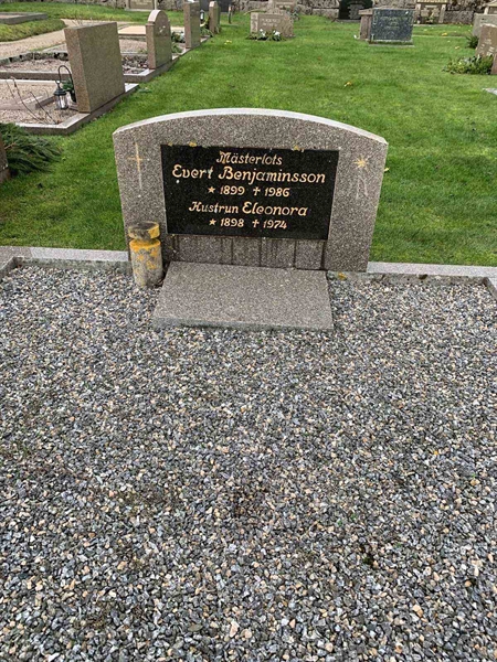 Grave number: H 005  0202, 0203