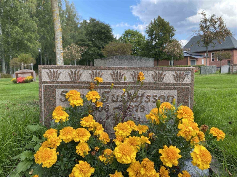 Hautatunnus: 1 19    128, 129