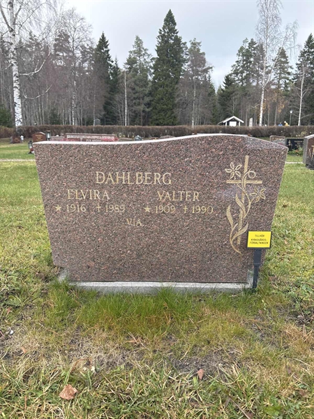 Grave number: R 4   404-405