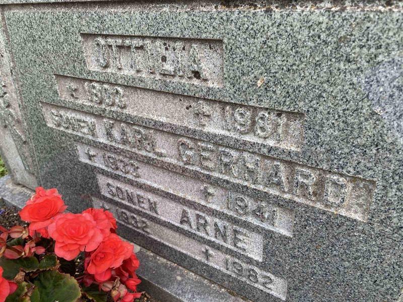 Grave number: 2 08 390
