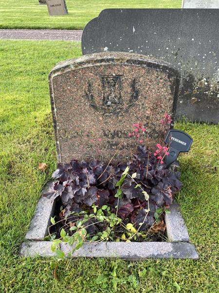 Grave number: 4 Me 08    60-62