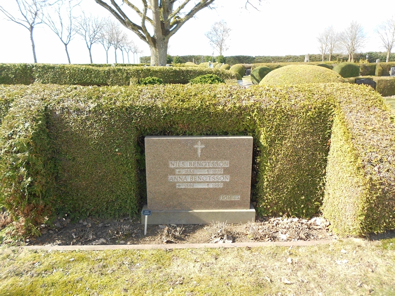 Grave number: V 33   183