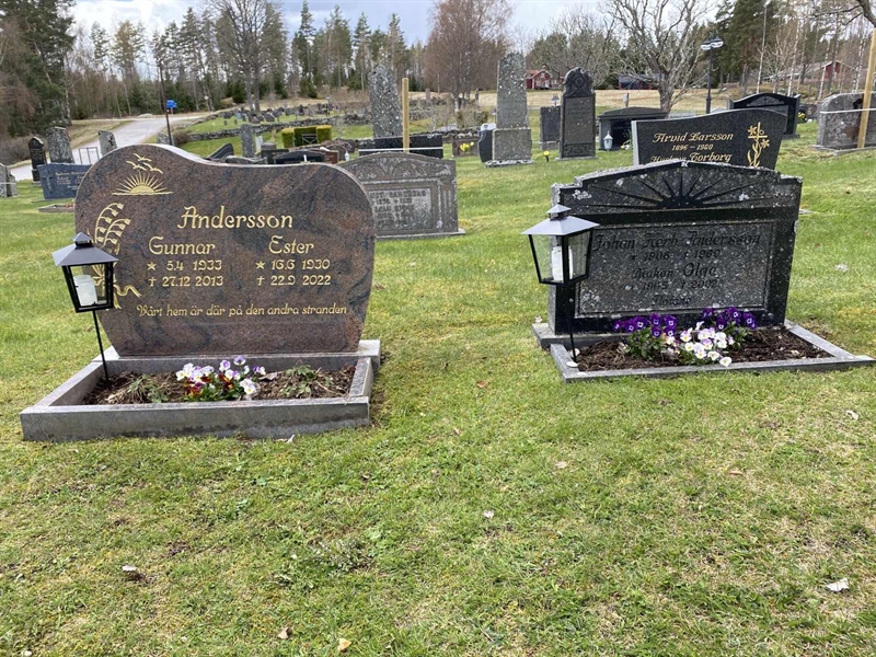 Grave number: 10 Ös 01   140-142