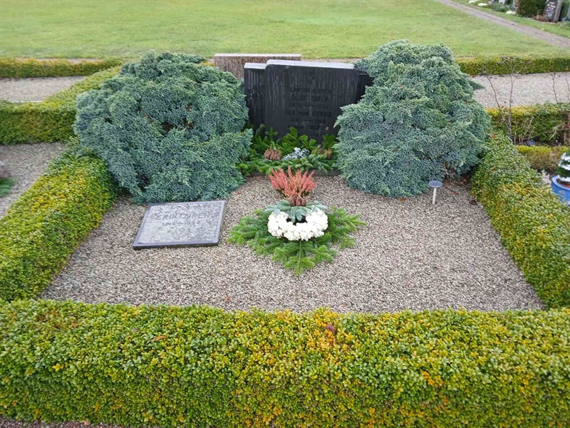 Grave number: Si I    57, 58