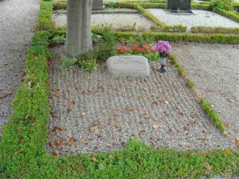 Grave number: Bo E    90