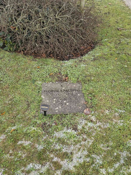 Gravnummer: 1 48    33-35