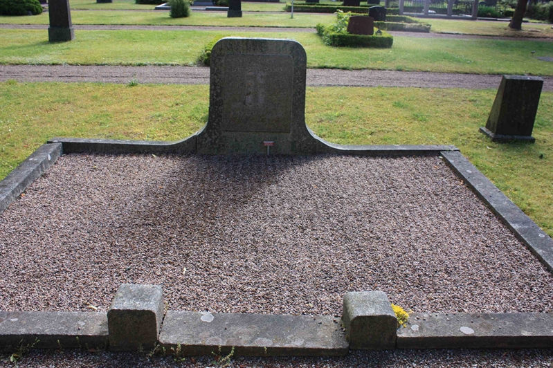 Grave number: Ö 01i    38, 39, 40