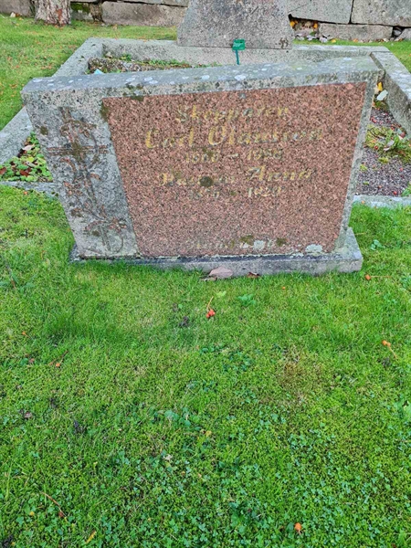 Grave number: KG 09   811, 812