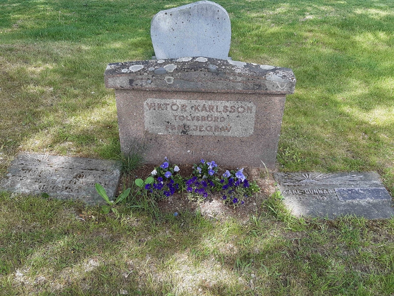 Grave number: JÄ 05   138
